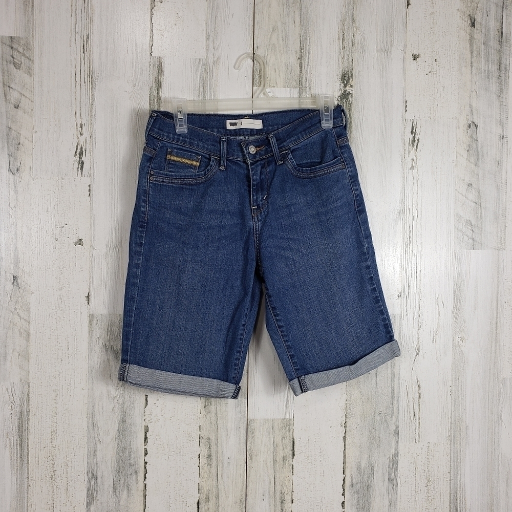 Womans Levi's jean capris size 4